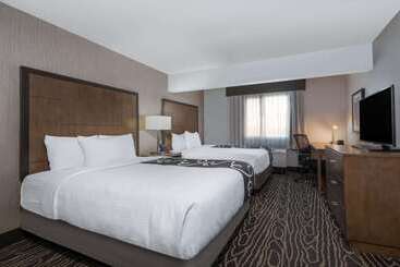 هتل La Quinta By Wyndham Fairbanks Airport