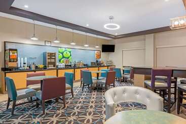 هتل La Quinta By Wyndham Houma