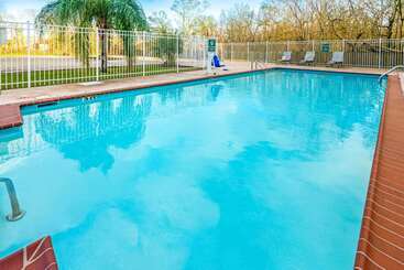 هتل La Quinta By Wyndham Houma
