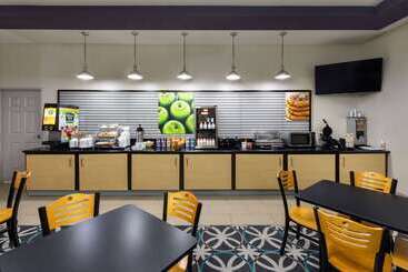 هتل La Quinta By Wyndham Houma