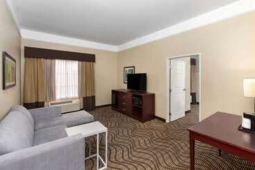 هتل La Quinta By Wyndham Houma