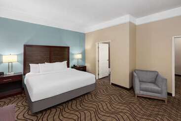 هتل La Quinta By Wyndham Houma
