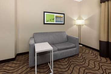 هتل La Quinta By Wyndham Houma
