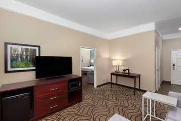 هتل La Quinta By Wyndham Houma