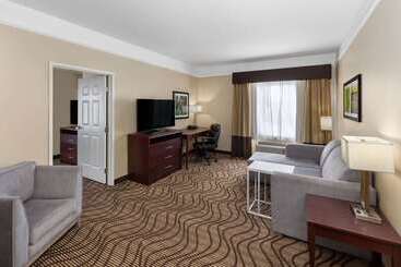 هتل La Quinta By Wyndham Houma