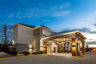 هتل La Quinta By Wyndham Houma