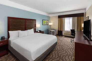 هتل La Quinta By Wyndham Houma