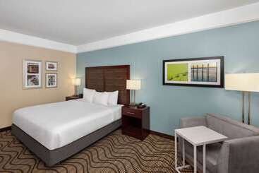 هتل La Quinta By Wyndham Houma