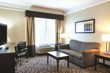 هتل La Quinta By Wyndham Houma