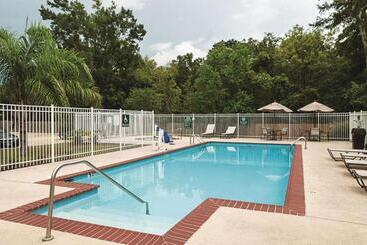 هتل La Quinta By Wyndham Houma