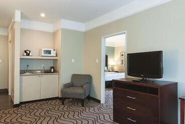 هتل La Quinta By Wyndham Houma