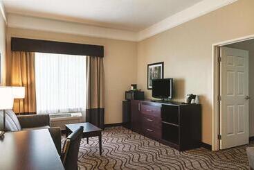 هتل La Quinta By Wyndham Houma