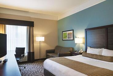 هتل La Quinta By Wyndham Houma