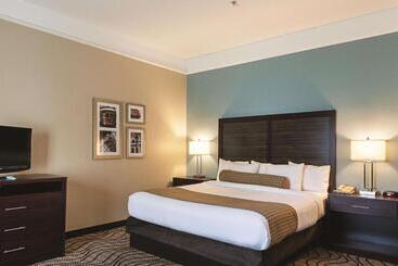 هتل La Quinta By Wyndham Houma