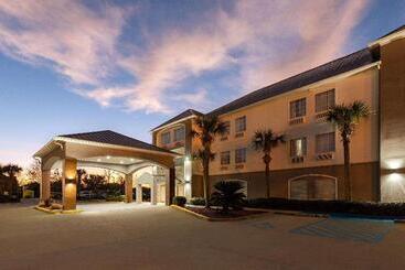 هتل La Quinta By Wyndham Houma