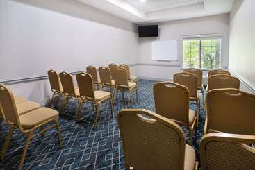 هتل La Quinta Inn & Suites By Wyndham Norfolk
