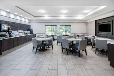 هتل La Quinta Inn & Suites By Wyndham Norfolk