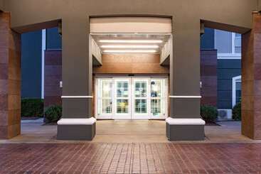 هتل La Quinta Inn & Suites By Wyndham Norfolk