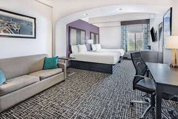 هتل La Quinta Inn & Suites By Wyndham Norfolk