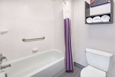 هتل La Quinta Inn & Suites By Wyndham Norfolk
