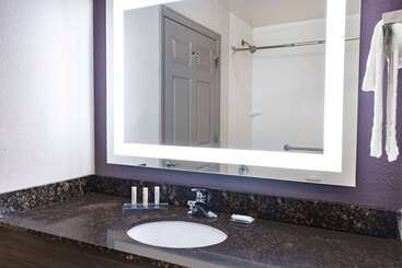 هتل La Quinta Inn & Suites By Wyndham Norfolk