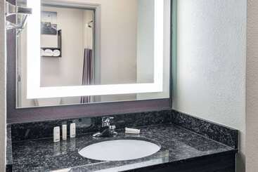 هتل La Quinta Inn & Suites By Wyndham Norfolk
