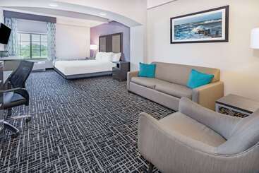 هتل La Quinta Inn & Suites By Wyndham Norfolk