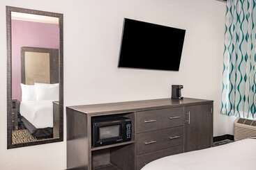 هتل La Quinta Inn & Suites By Wyndham Norfolk