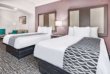 هتل La Quinta Inn & Suites By Wyndham Norfolk