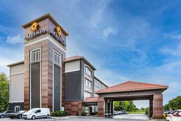هتل La Quinta Inn & Suites By Wyndham Norfolk