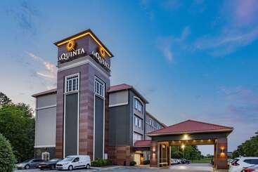 هتل La Quinta Inn & Suites By Wyndham Norfolk