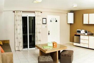 هتل La Rozada Suites