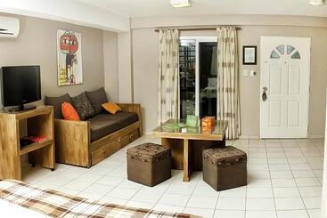هتل La Rozada Suites