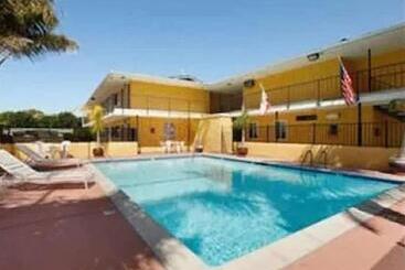 בית מלון כפרי Lotus Of Lompoc   A Great Hospitality Inn