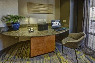 هتل Springhill Suites By Marriott Naples