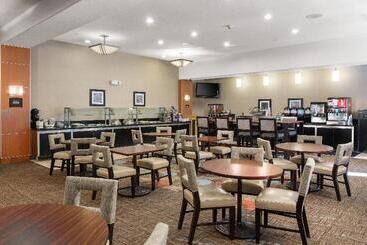 هتل Staybridge Suites Las Vegas Stadium District