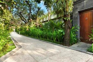 هتل Sun Island Boutique Villas & Spa Seminyak