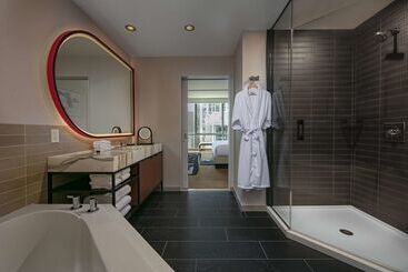 فندق Thewit Chicago, A Hilton