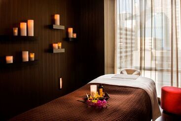 هتل Thewit Chicago, A Hilton