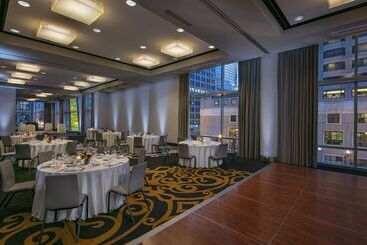 هتل Thewit Chicago, A Hilton