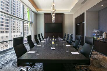 هتل Thewit Chicago, A Hilton