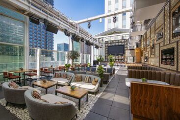 هتل Thewit Chicago, A Hilton