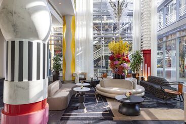 هتل Thewit Chicago, A Hilton