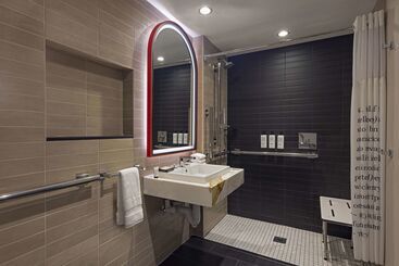 هتل Thewit Chicago, A Hilton