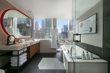 هتل Thewit Chicago, A Hilton