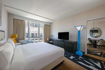 هتل Thewit Chicago, A Hilton