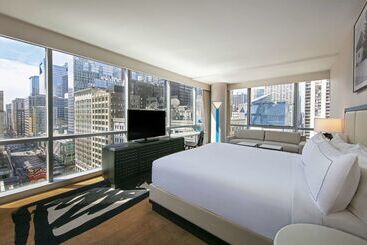 هتل Thewit Chicago, A Hilton