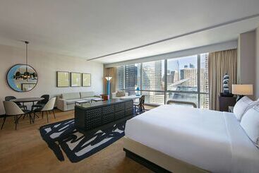هتل Thewit Chicago, A Hilton