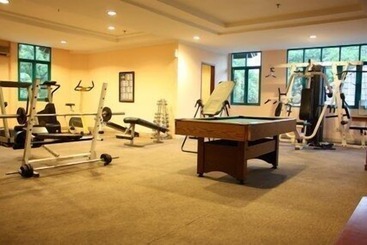 هتل Travellers Suites Serviced Apartments