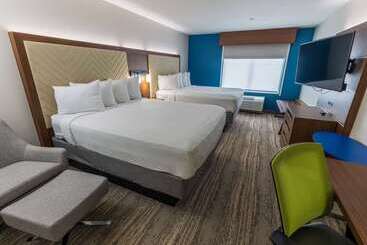 هتل Wingate By Wyndham Lafayette Airport